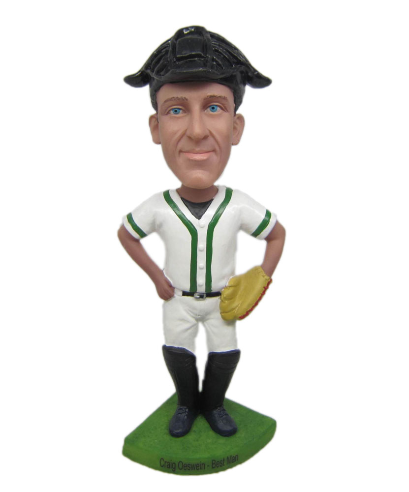 Cheap bobble heads with black hat and hand  on waist