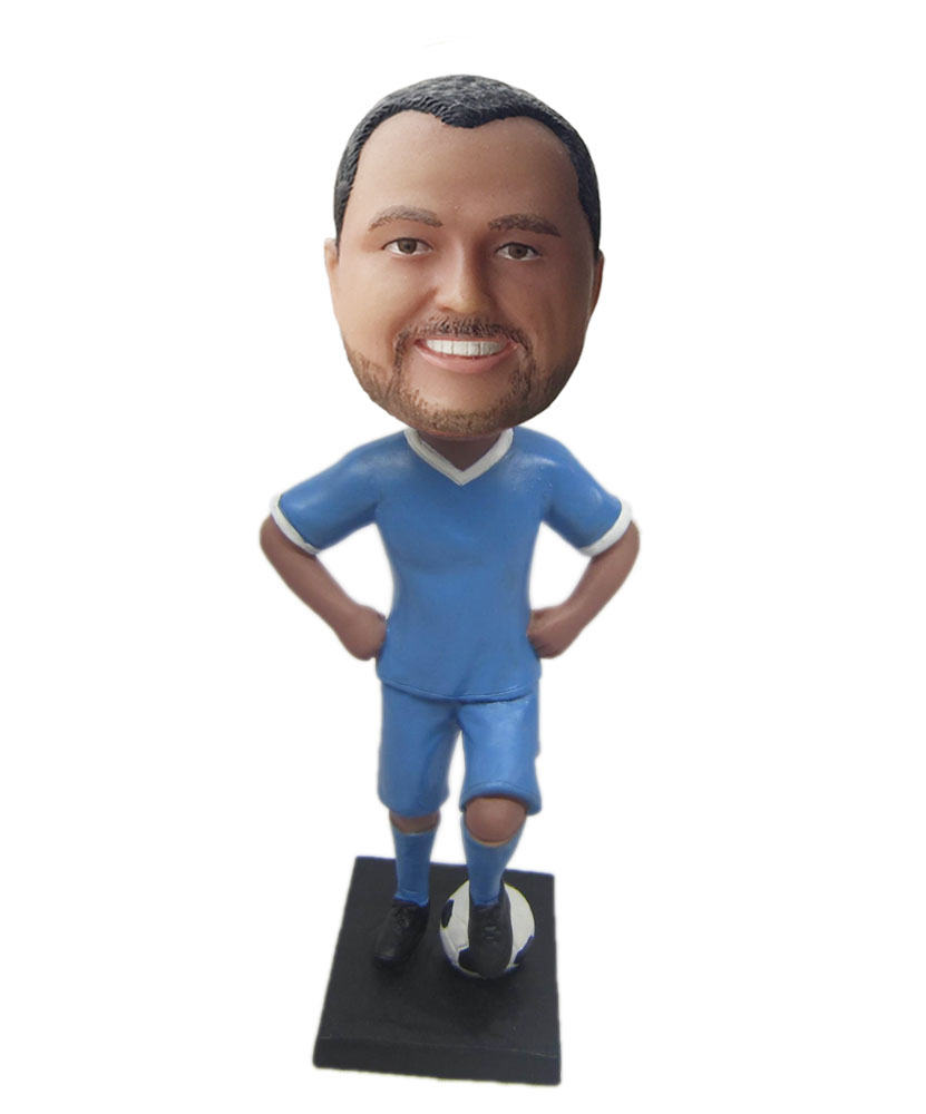 Making bobblehead of football fans M026