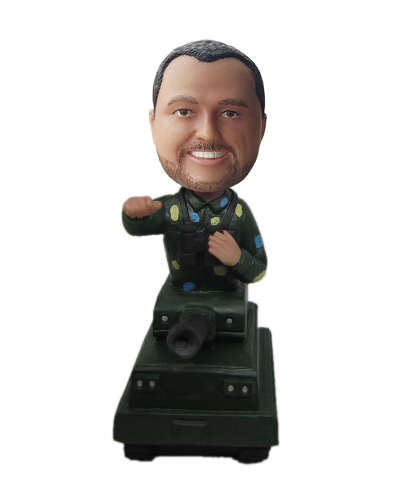 Making tank bobblehead doll