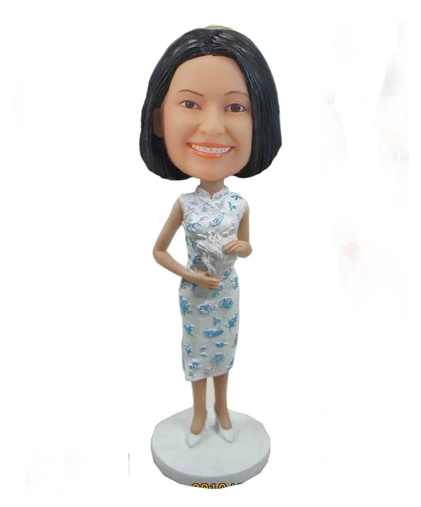 Girl wearing chinese white elegant cheongsam holding white feather fan bobblehead F68