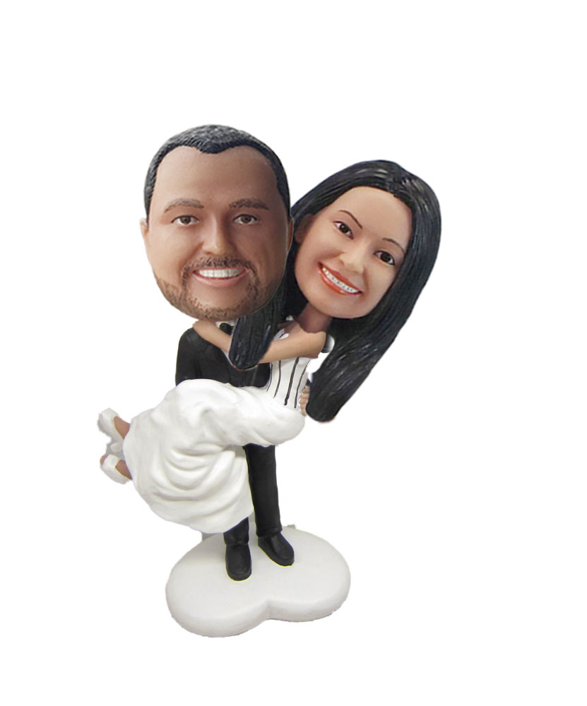 Groom Holds Wife Customized Bobbleheads W720