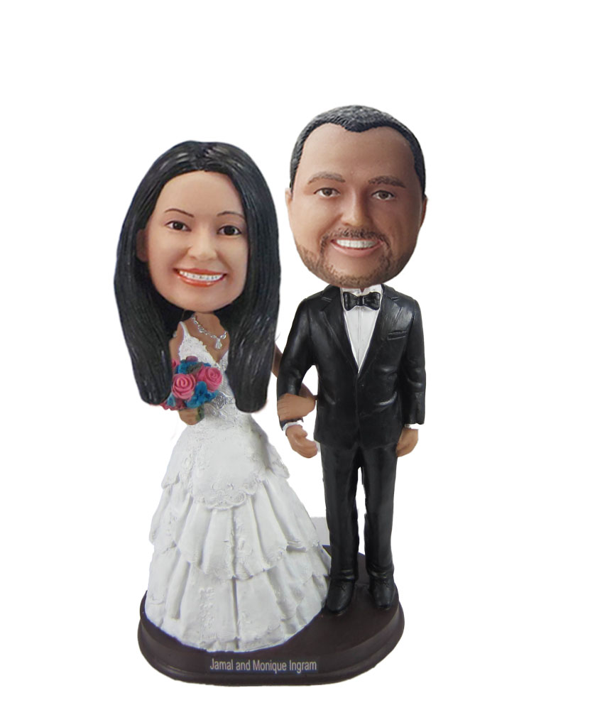 weddind bobblehead with white dress and bouquet on bridge hand W1061